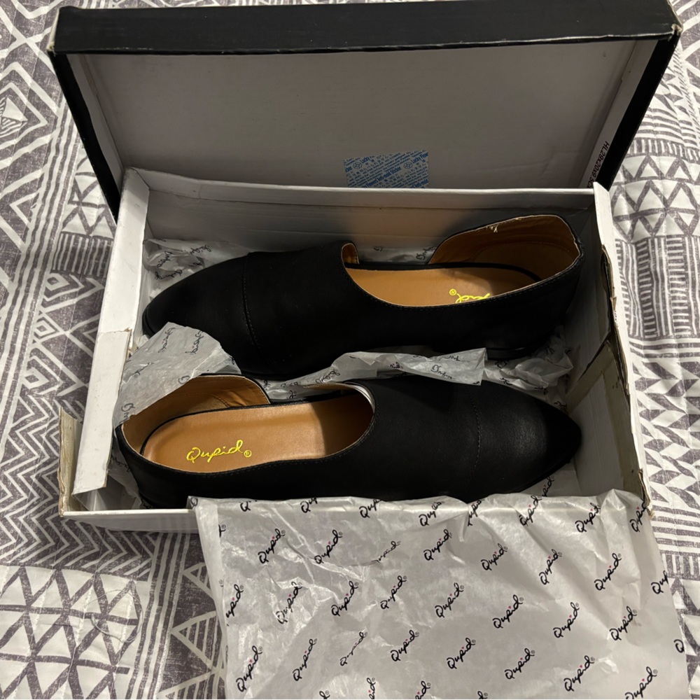 New Qupid size 9 womens black flats